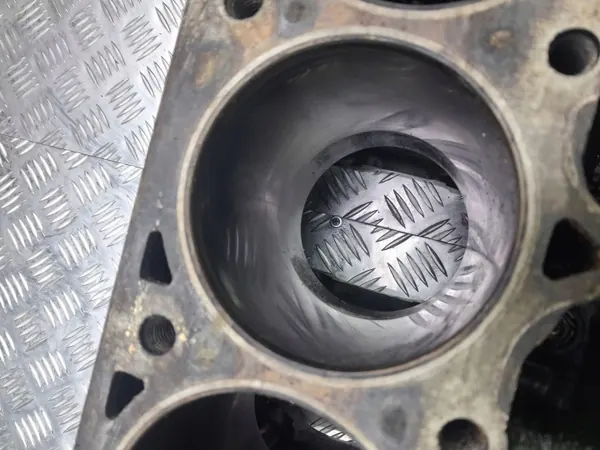 Moottorilohko Alaosa 4.0 OEM Jeep Cherokee ZJ XJ image 10