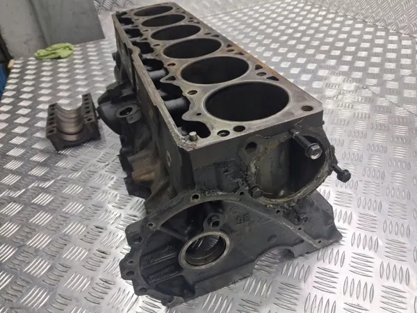 Moottorilohko Alaosa 4.0 OEM Jeep Cherokee ZJ XJ image 3