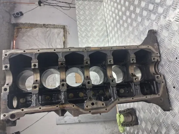 Moottorilohko Alaosa 4.0 OEM Jeep Cherokee ZJ XJ image 4