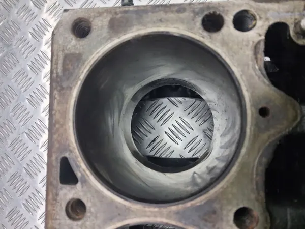 Moottorilohko Alaosa 4.0 OEM Jeep Cherokee ZJ XJ image 7