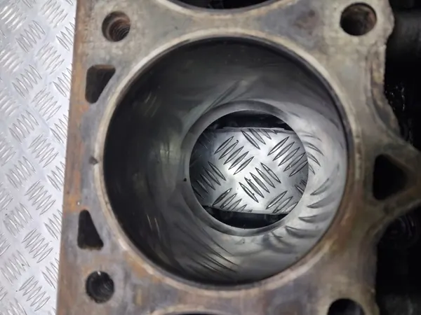 Moottorilohko Alaosa 4.0 OEM Jeep Cherokee ZJ XJ image 8