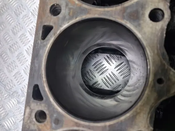 Moottorilohko Alaosa 4.0 OEM Jeep Cherokee ZJ XJ image 9