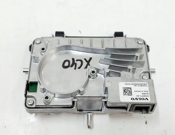 Câmera assistência de faixa Volvo OEM 32438373 - Usada image 3