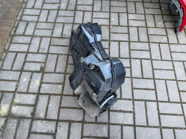 Tanque AdBlue Audi Q7 OEM 4M0131878CC - Usado image 3
