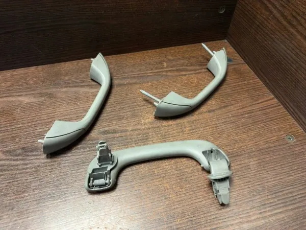 Opel Vivaro Voor dakhandgreep OEM 8200000099 image 3