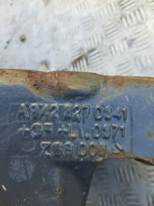 Soporte delantero OEM 00258874444 - Usado image 10