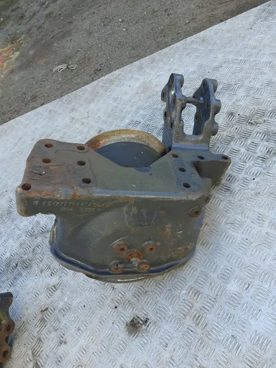 Soporte delantero OEM 00258874444 - Usado image 6