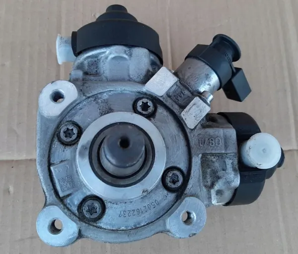 Pompe à injection OEM 03N130755A pour VW Passat B8 image 5