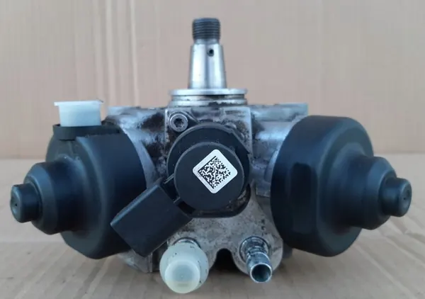 Pompe à injection OEM 03N130755A pour VW Passat B8 image 6