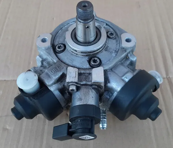 Pompe à injection OEM 03N130755A pour VW Passat B8 image 7
