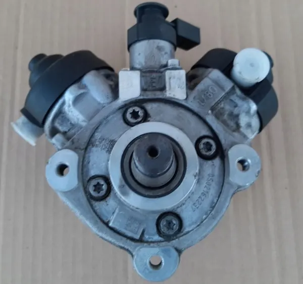 Pompe à injection OEM 03N130755A pour VW Passat B8 image 9
