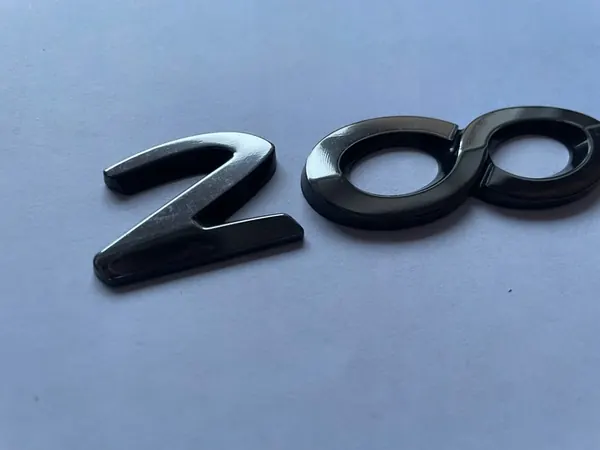 PEUGEOT 2008 I A94 2013-2019 Emblema de maletero "2008" OEM image 3