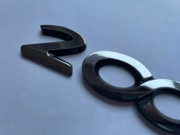 PEUGEOT 2008 I A94 2013-2019 Emblema de maletero "2008" OEM image 9