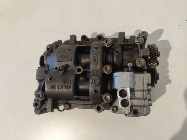 Bomba de óleo usada OEM 03L103537 para 2.0 TDI 140CV image 2