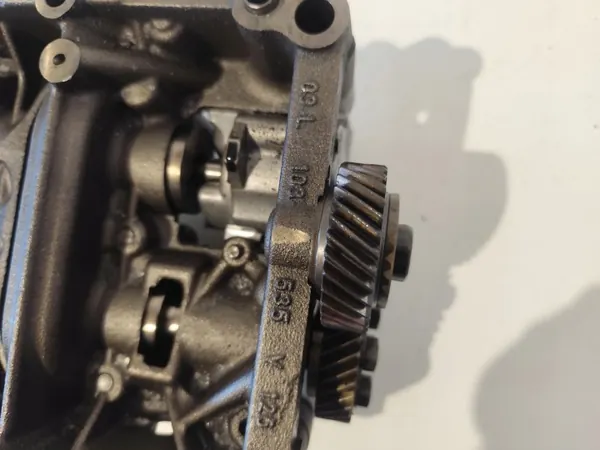 Bomba de óleo usada OEM 03L103537 para 2.0 TDI 140CV image 5