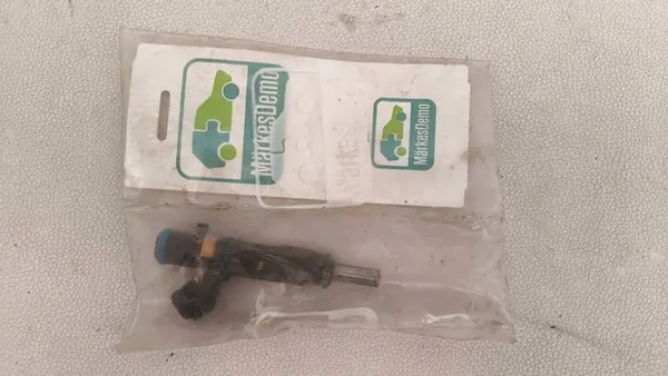 Opel Zafira B Injector 55559377 image 2