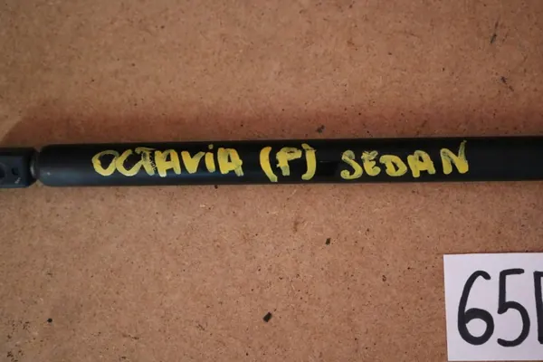 Amortisseur de capot droit Skoda Octavia Sedan OEM kmszrot image 3