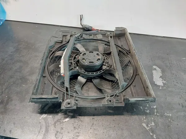 Elektrisk luftkonditioneringsfläkt BMW 5 E39 4PIN image 9