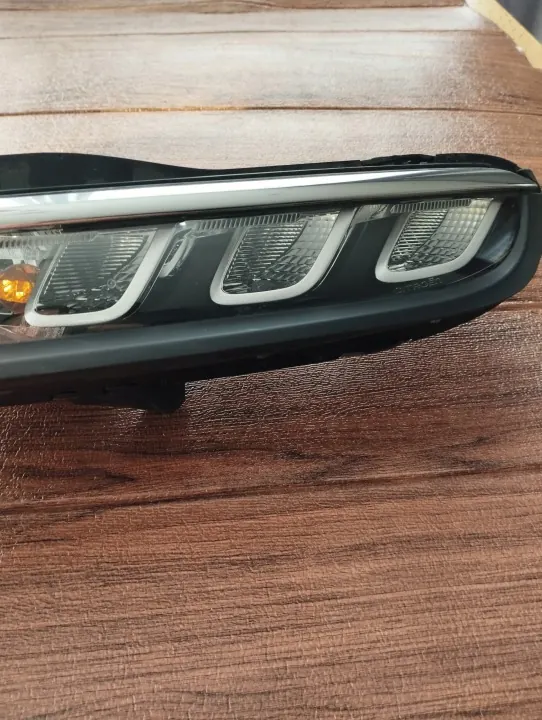 Phare gauche Citroen C3 III OEM 983348068 avec DRL image 3