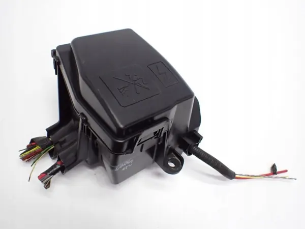 OEM 243809584R sulakekotelo Dacia Sandero II:lle image 2