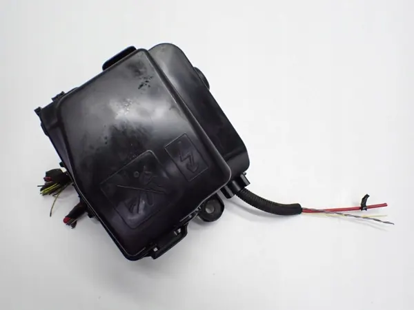 OEM 243809584R sulakekotelo Dacia Sandero II:lle image 3