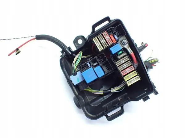 OEM 243809584R sulakekotelo Dacia Sandero II:lle image 4
