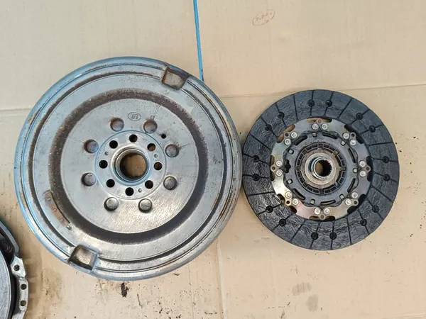 VW Passat B8 VARIANT 2.0 TDI 110KW 2022 Volante Duplo OEM 04L141015M image 10