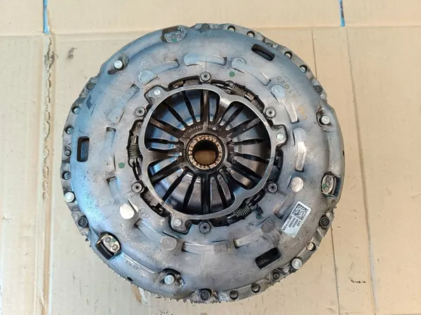 VW Passat B8 VARIANT 2.0 TDI 110KW 2022 Volante Duplo OEM 04L141015M image 2