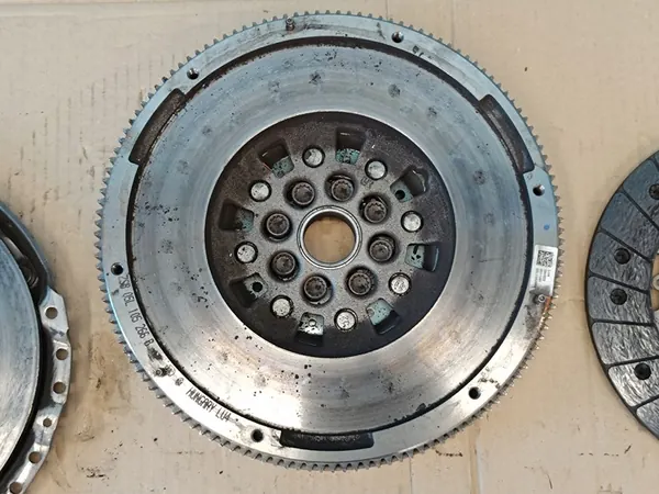 VW Passat B8 VARIANT 2.0 TDI 110KW 2022 Volante Duplo OEM 04L141015M image 8