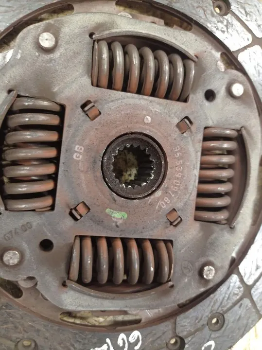 Disque d'embrayage CITROËN BERLINGO 1.6L diesel 2006 image 2