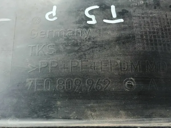 Front Right Wheel Arch VW TRANSPORTER T5 LIFT image 4