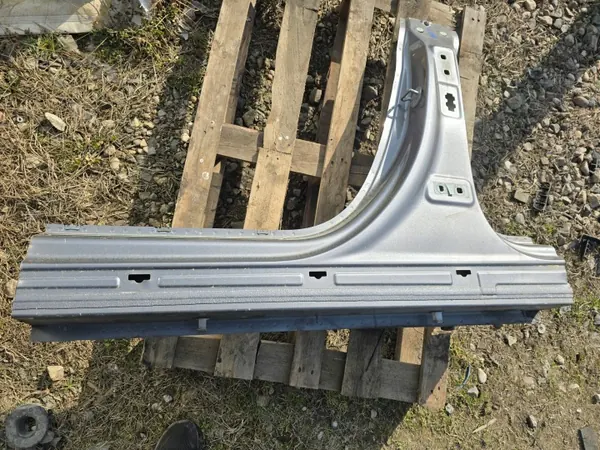 Pilier de porte gauche central Mercedes CLA W118 OEM image 2