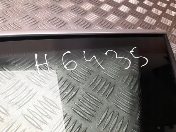 Audi Q7 2019 takaoikea sivulasi OEM 4M0845298 image 6
