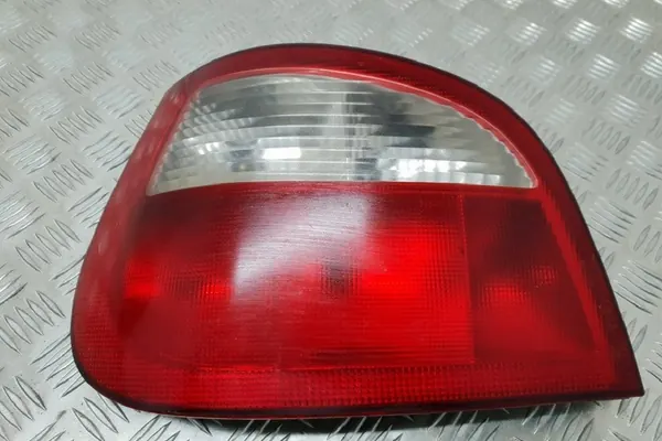 Luz trasera izquierda RENAULT MEGANE I 7700428320 image 2