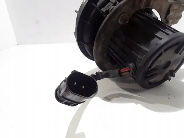 2004 BMW 7 E65 E66 Pompe à air secondaire image 3