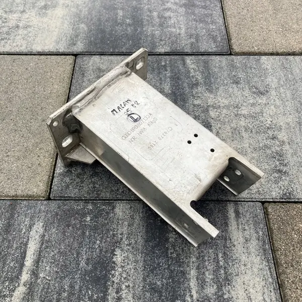 Vasen puristusalue Porsche Macan / Audi Q5 8R0807133A image 9