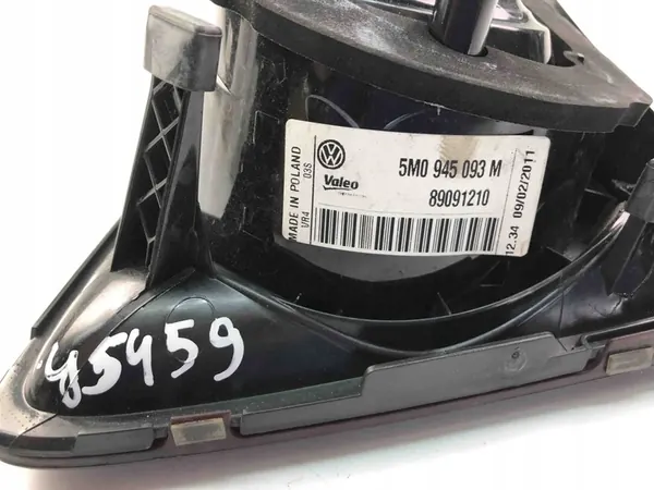 Luz de maletero izquierda VW GOLF PLUS 5M0945093M image 3