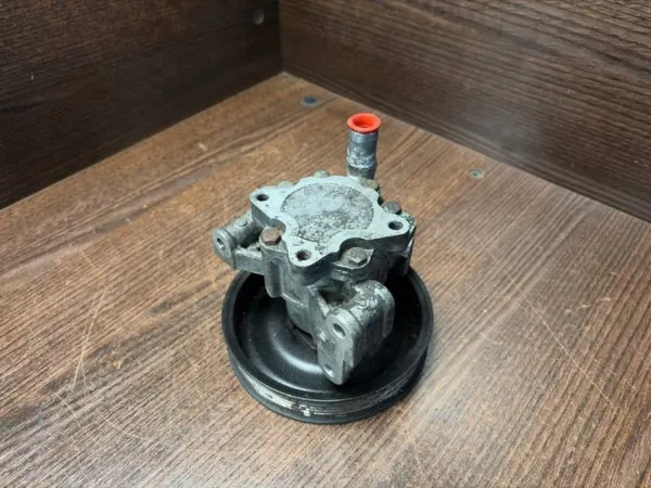 Pompe de direction OEM 6042360010 pour Mercedes Sprinter image 3
