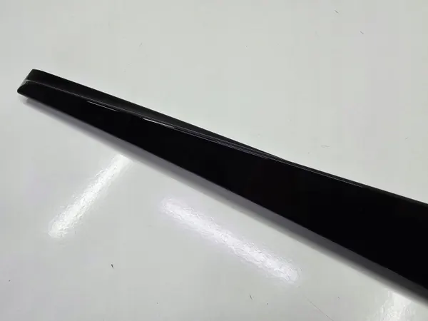 Spoiler lateral Audi Q8 OEM 4M8854872C lado direito image 3