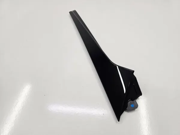 Spoiler lateral Audi Q8 OEM 4M8854872C lado direito image 4