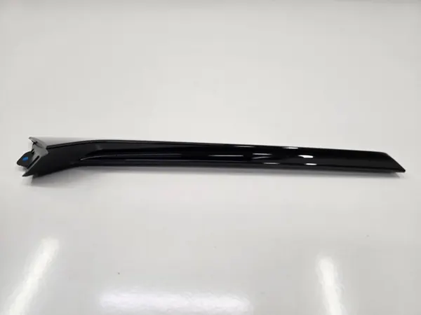 Spoiler lateral Audi Q8 OEM 4M8854872C lado direito image 5