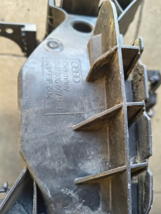 Audi OE 8K0805607B Koplampbevestiging image 3