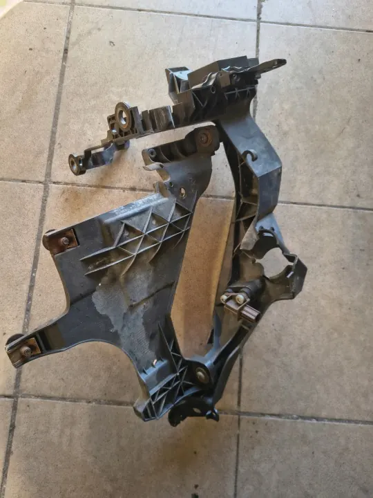 Audi OE 8K0805607B Koplampbevestiging image 4