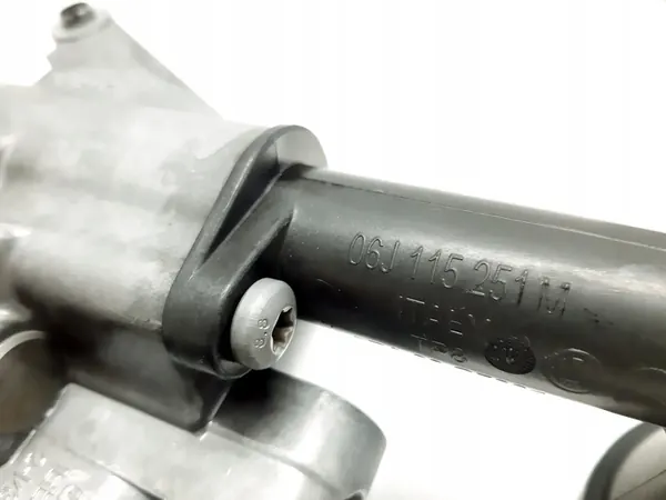 Oljepump AUDI A4 B8 2.0 TFSI 06J115106AB image 7