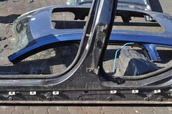 BMW 3 G20 2022 Vasen B-pilari OEM 423044 image 3