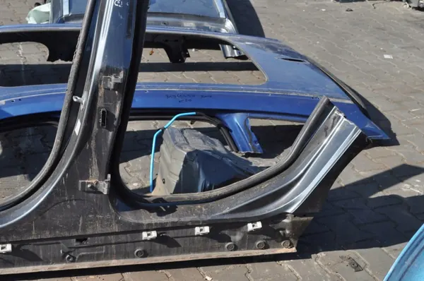 BMW 3 G20 2022 Vasen B-pilari OEM 423044 image 4