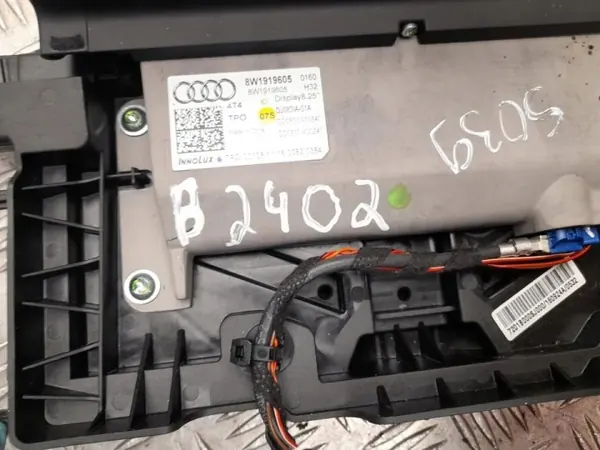 Audi A4 Avant navigatiescherm OEM 8W1919605 image 6