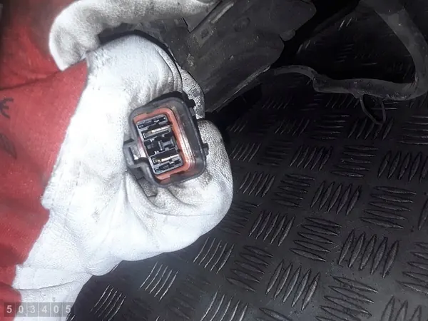 2001 Volvo V70 Kylarrubrik med kåpa 8649634 image 3