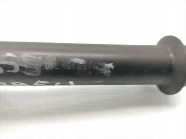 Tube de remplissage d'huile Audi R8 Spyder OEM 07L121237B image 4
