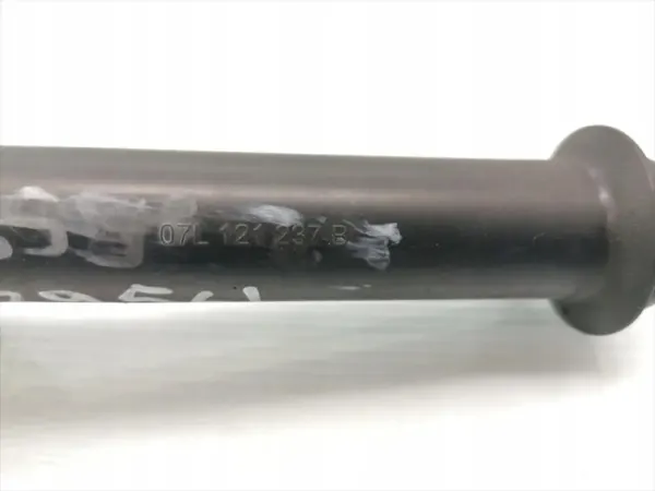 Tube de remplissage d'huile Audi R8 Spyder OEM 07L121237B image 8